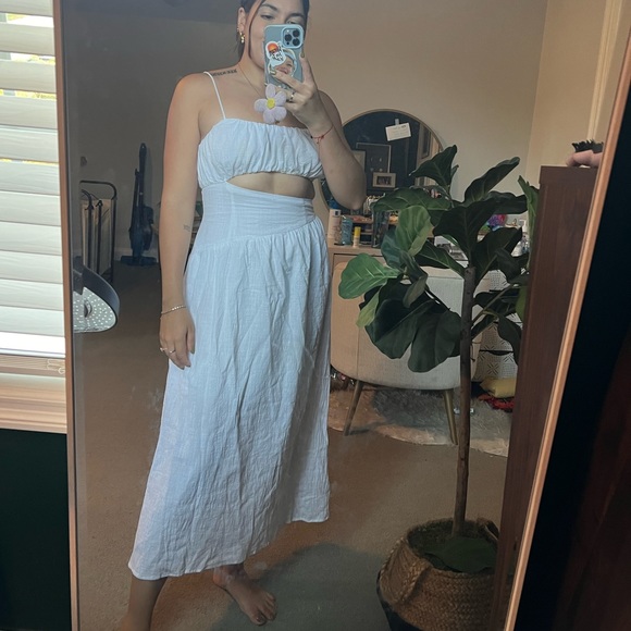 White asymmetrical dress - Picture 2 of 3